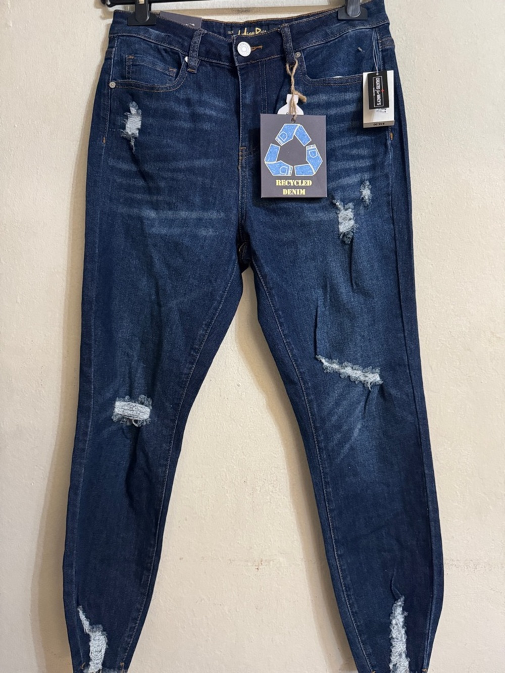 Indigo Rein Crop Mid Rise Distressed Jeans Junior's Size 7 Dark Wash  NWT